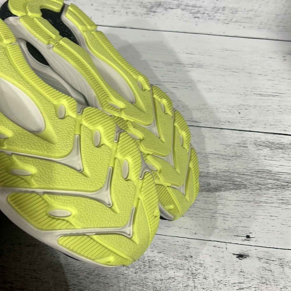 Under Armour UA HOVR Revenant Venom Size 5.5 Women - Picture 6 of 8